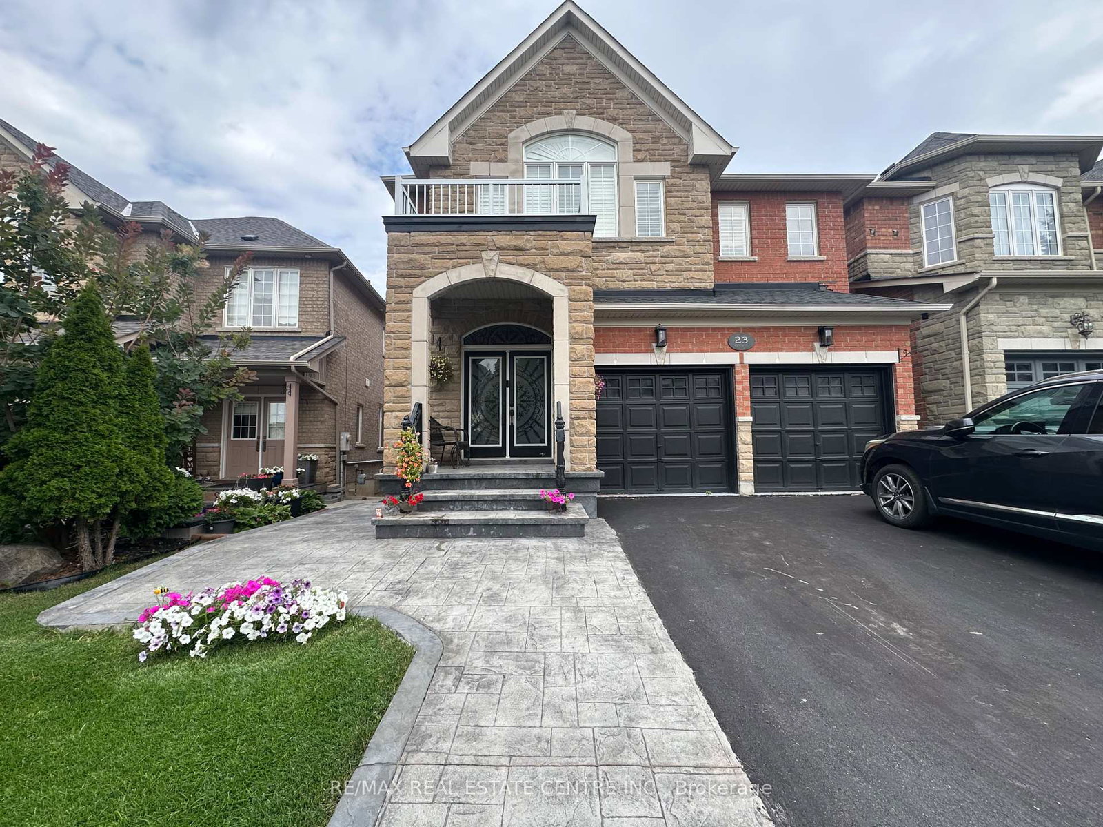 23-oblate-crescent-brampton-ontario-w13704898