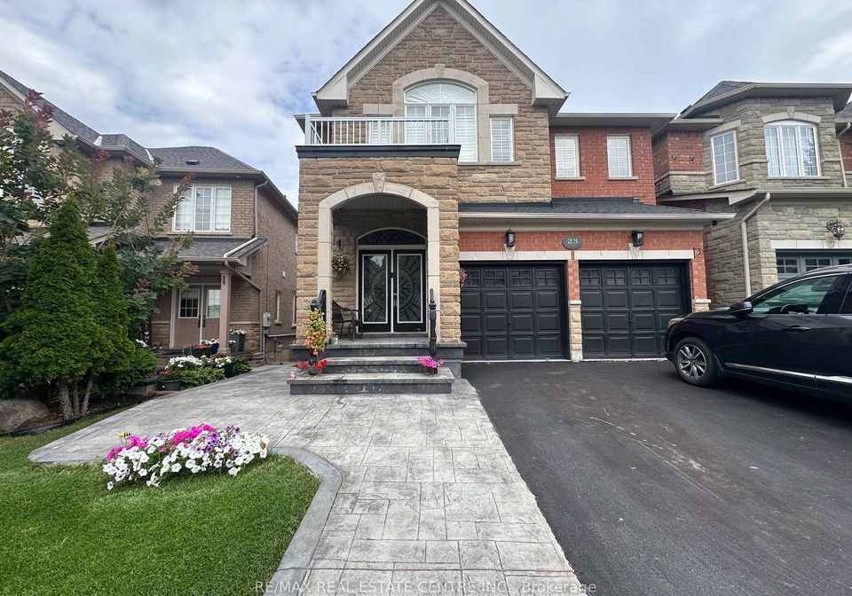23-oblate-crescent-brampton-ontario-w13704898