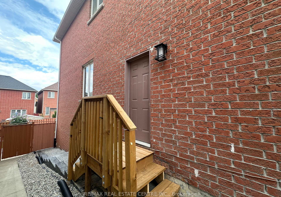 23-oblate-crescent-brampton-ontario-w13704898