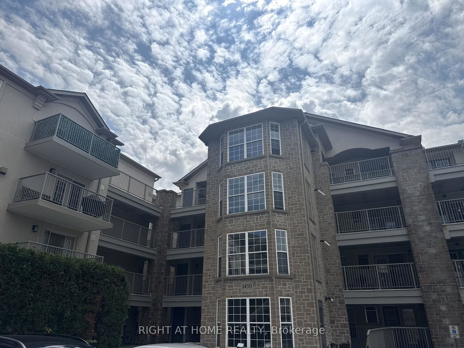 1450-bishops-gate-oakville-ontario-w13705050