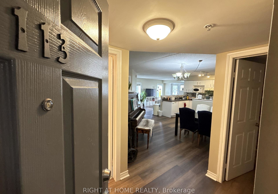 1450-bishops-gate-oakville-ontario-w13705050