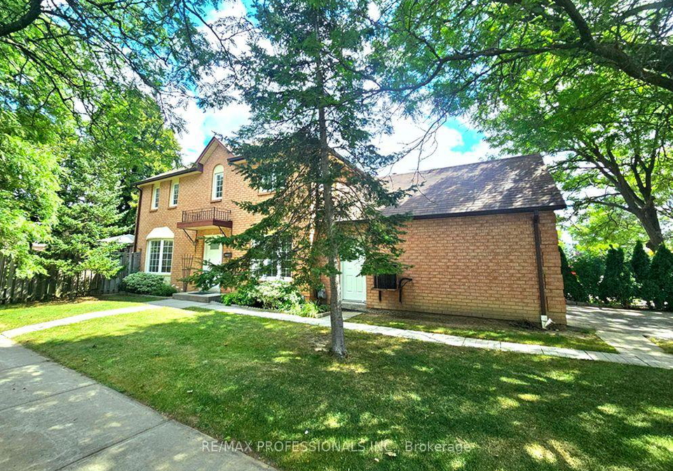 500-silverthorne-crescent-mississauga-ontario-w13705426