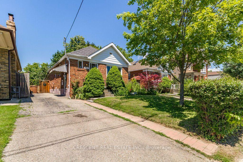 982-briar-hill-avenue-toronto-north-york-ontario-w13705610