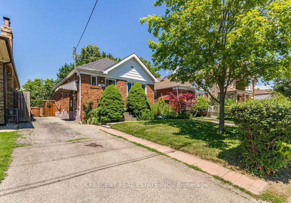982-briar-hill-avenue-toronto-north-york-ontario-w13705610