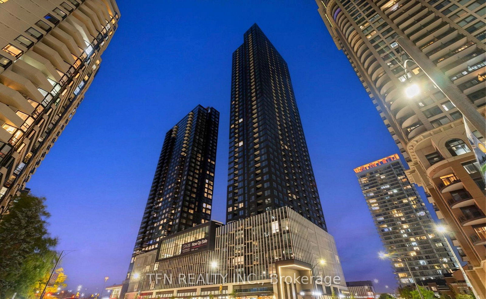 395-square-one-drive-mississauga-ontario-w13706086