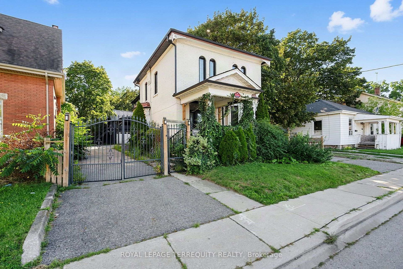 35-elizabeth-street-n-brampton-ontario-w13706134