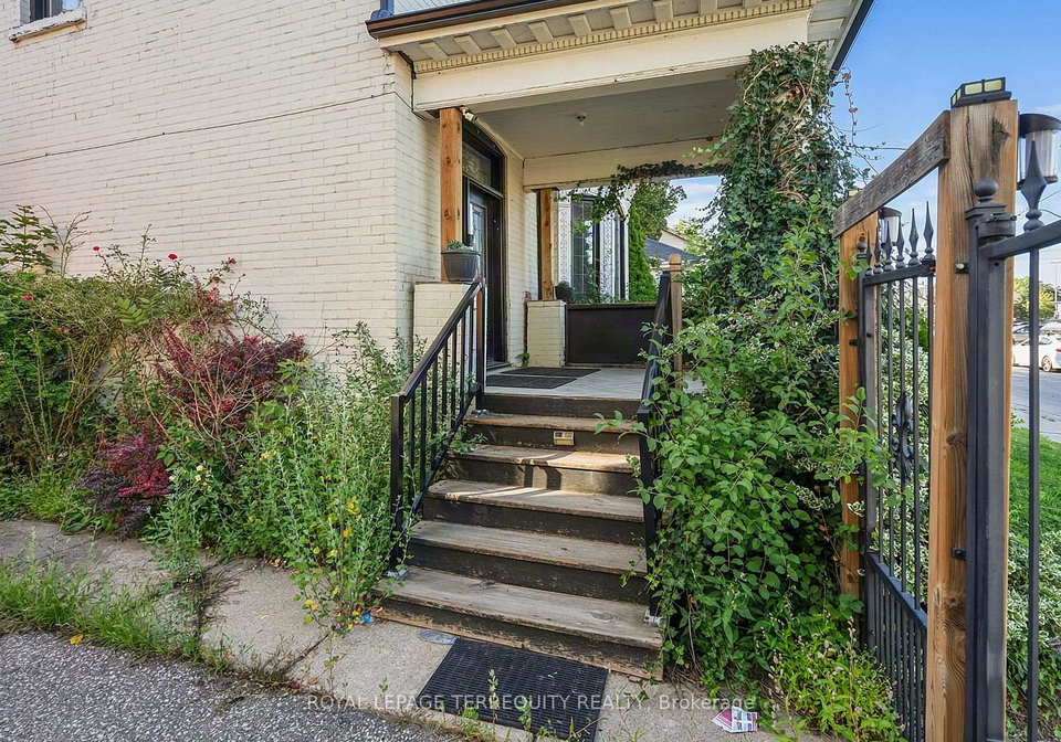 35-elizabeth-street-n-brampton-ontario-w13706134