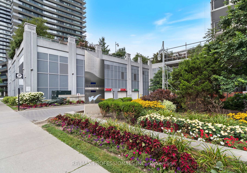 16-brookers-lane-toronto-etobicoke-ontario-w13706204