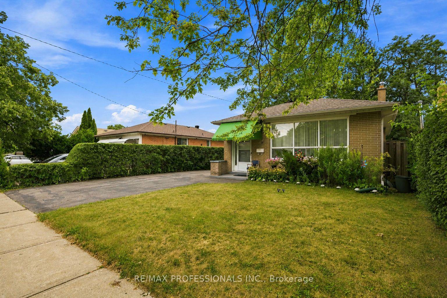 14-dashwood-crescent-toronto-etobicoke-ontario-w13706488