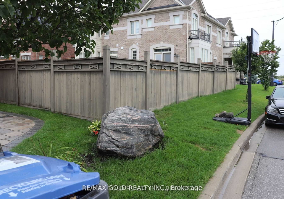 45-biddens-square-brampton-ontario-w13706808