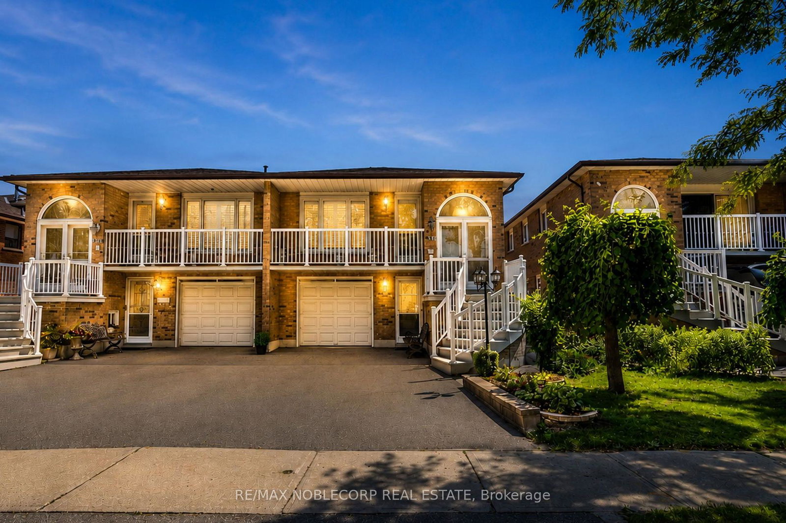131-yatescastle-drive-toronto-york-ontario-w13707444
