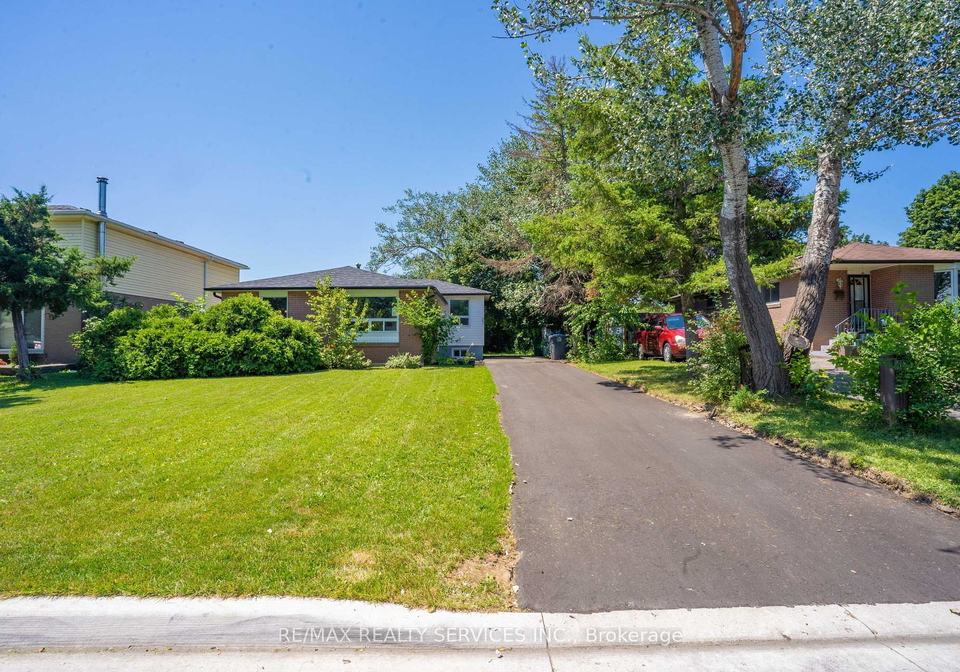 23-fidelia-crescent-brampton-ontario-w13707498