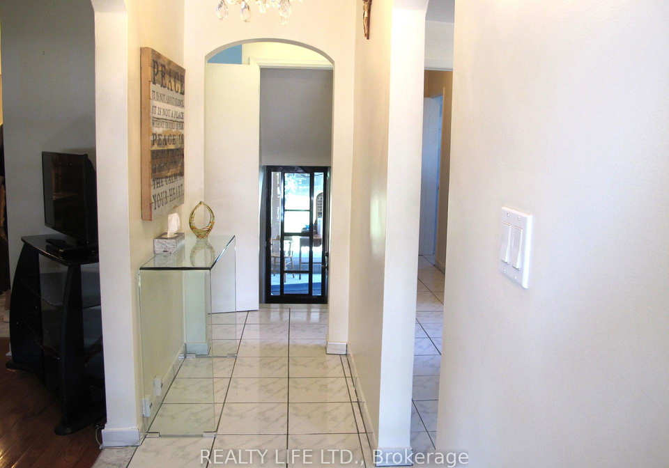 4-rosalie-avenue-toronto-york-ontario-w13707564