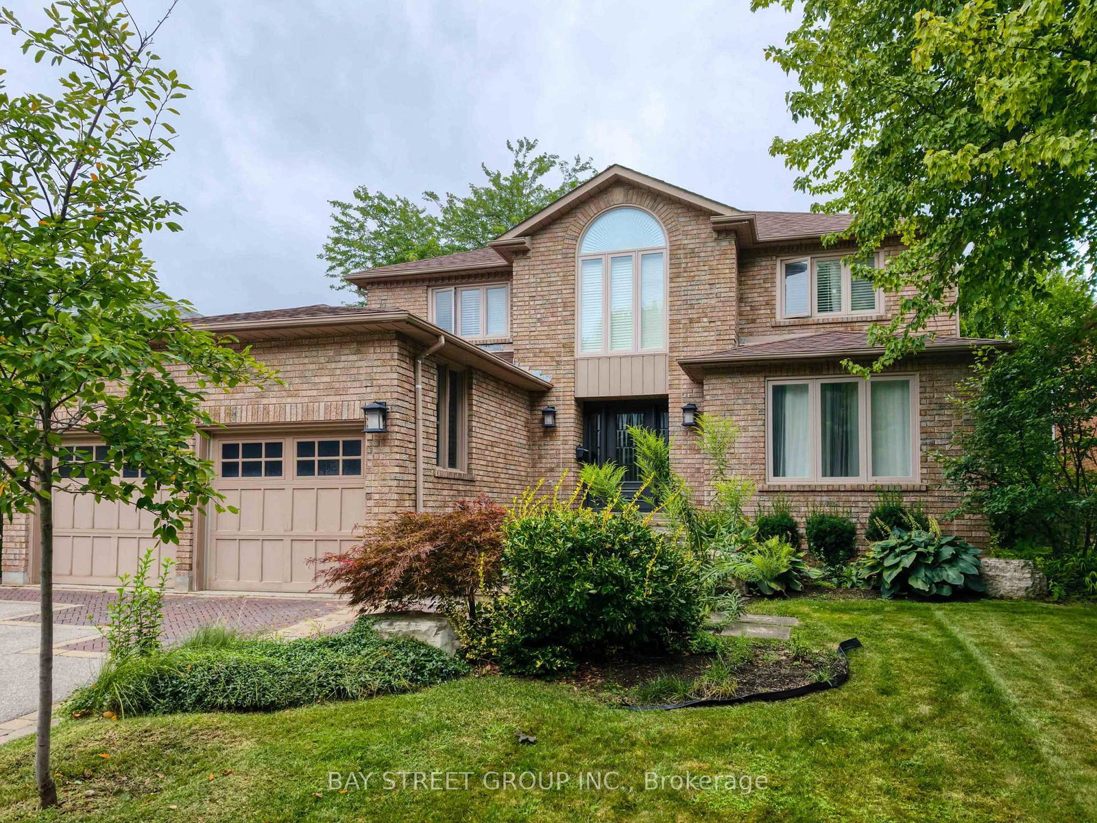 2191-dunvegan-avenue-oakville-ontario-w13707574