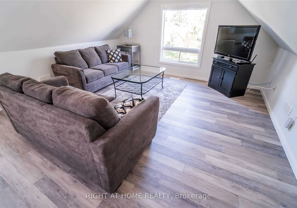 164-trafalgar-road-oakville-ontario-w13707796