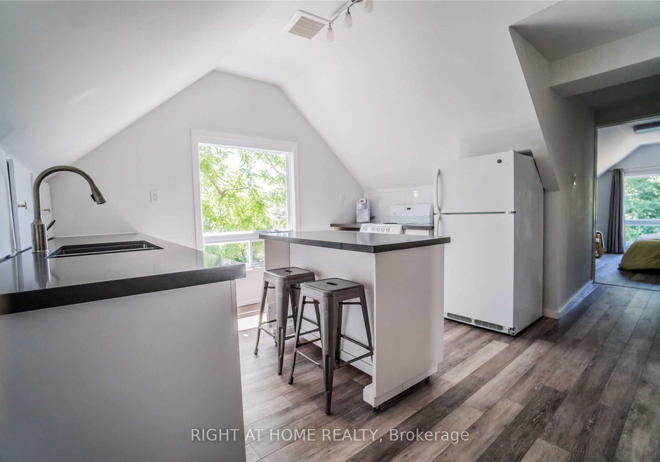 164-trafalgar-road-oakville-ontario-w13707796