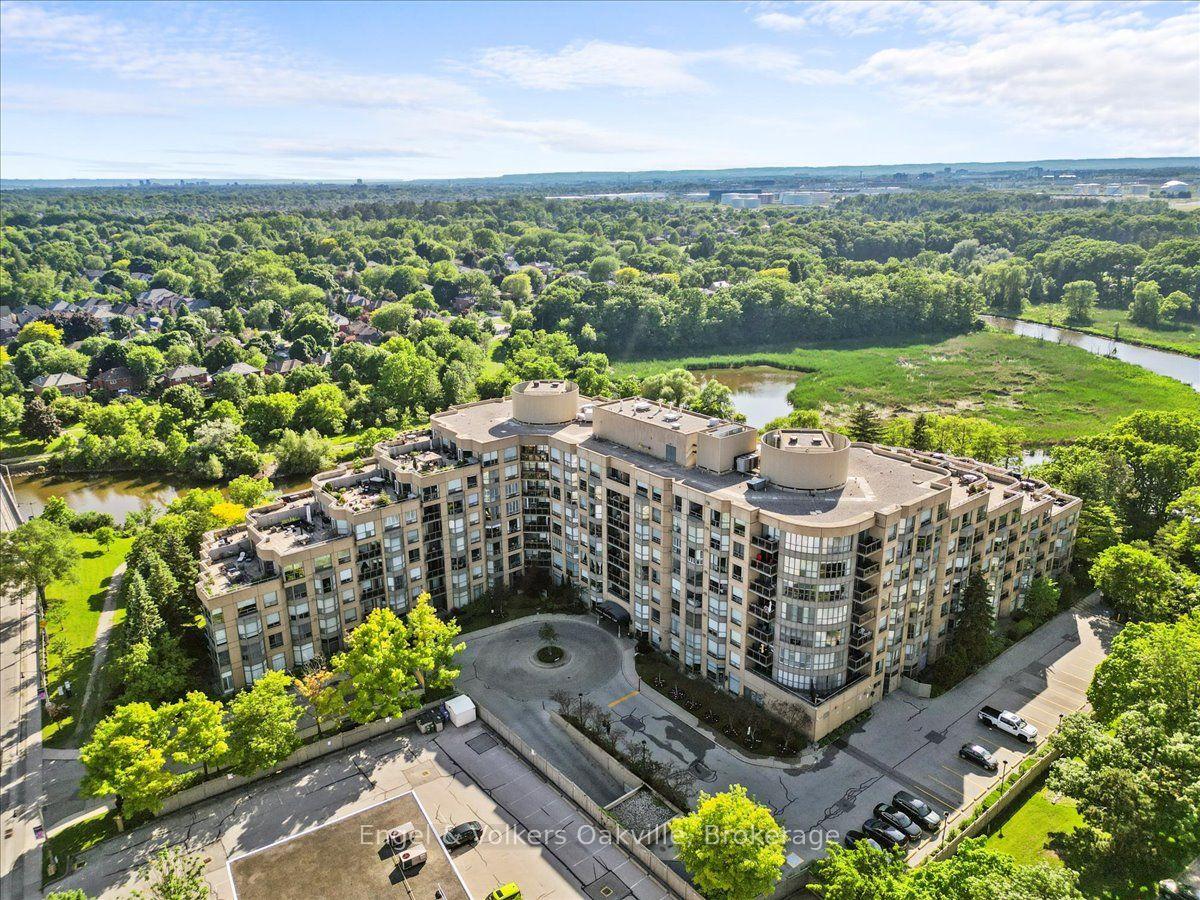2lakeshore-road-w-oakville-ontario-w13707882