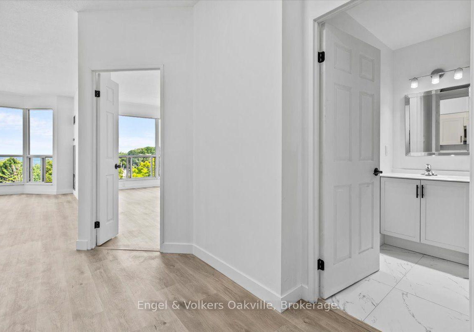 2lakeshore-road-w-oakville-ontario-w13707882