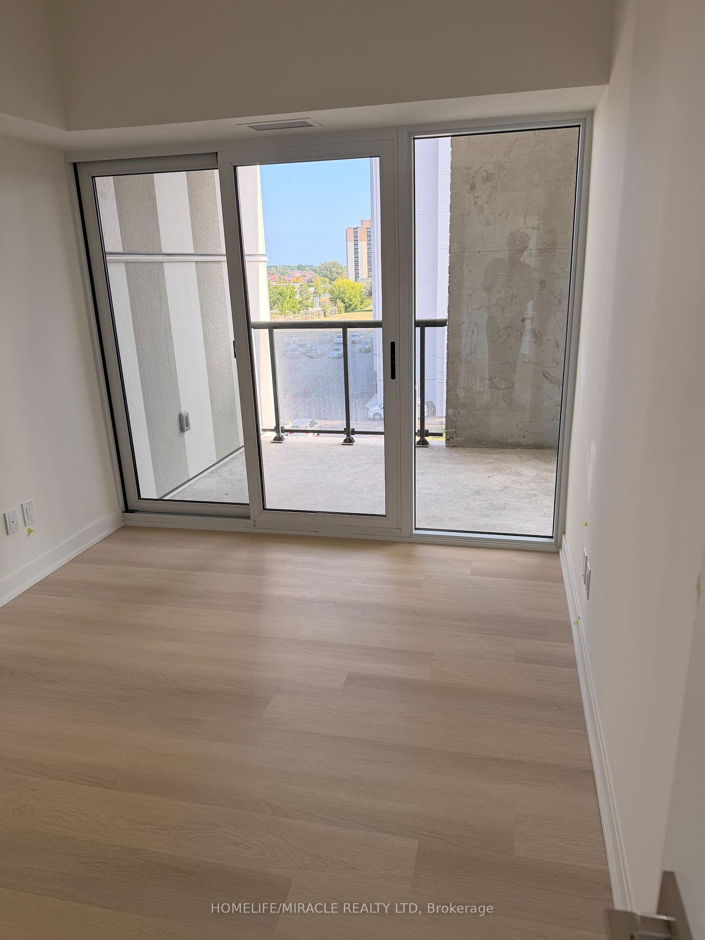 2825-jane-street-toronto-york-ontario-w13708058