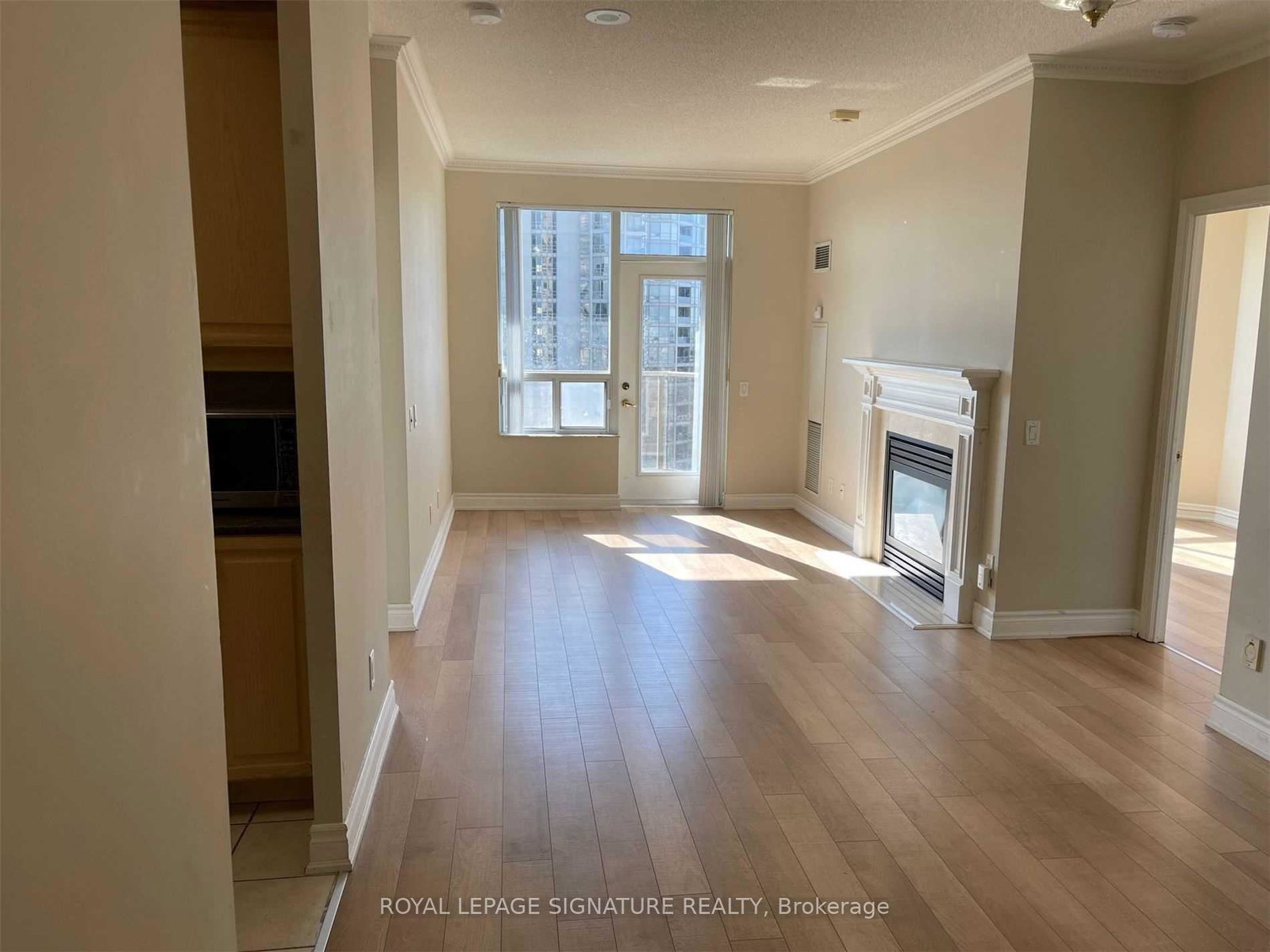 25-kingsbridge-garden-circle-mississauga-ontario-w13708108