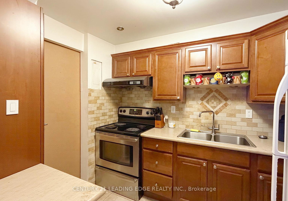 1455-lawrence-avenue-w-toronto-north-york-ontario-w13708212
