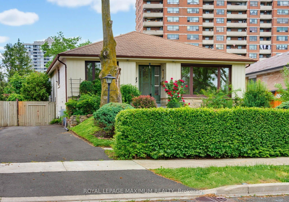 41-strathavon-drive-toronto-etobicoke-ontario-w13708714