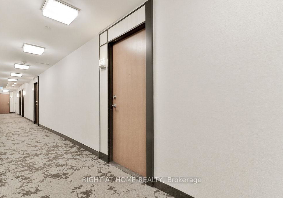 30-shore-breeze-drive-toronto-etobicoke-ontario-w13708980