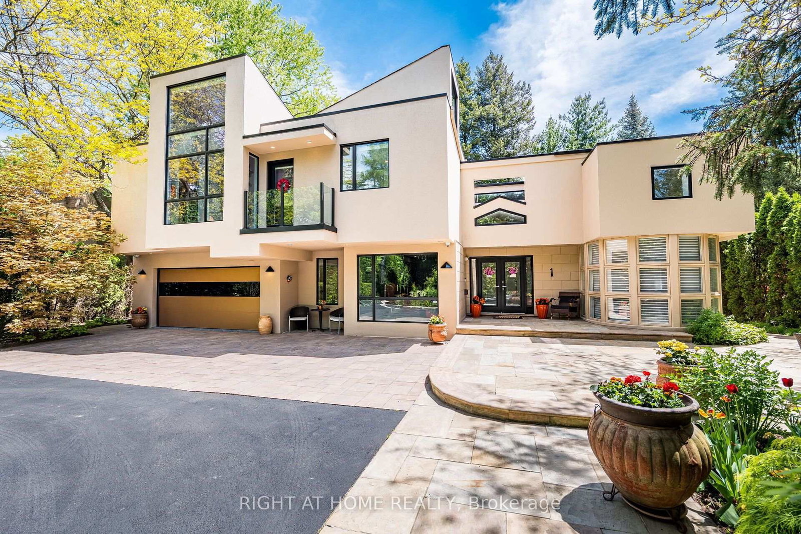 1-friars-lane-toronto-etobicoke-ontario-w13709240