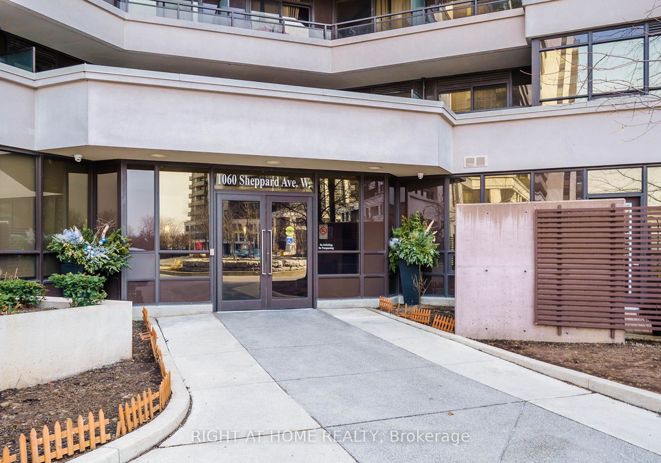 1060-sheppard-avenue-w-toronto-york-ontario-w13709308