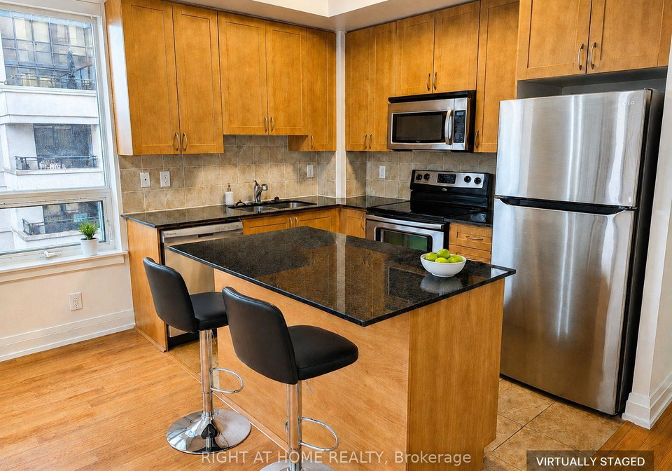 1060-sheppard-avenue-w-toronto-york-ontario-w13709308
