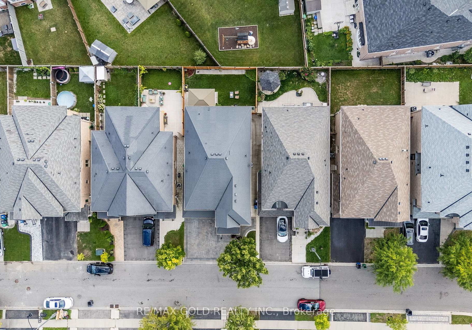 54-orangeblossom-trail-brampton-ontario-w13709724