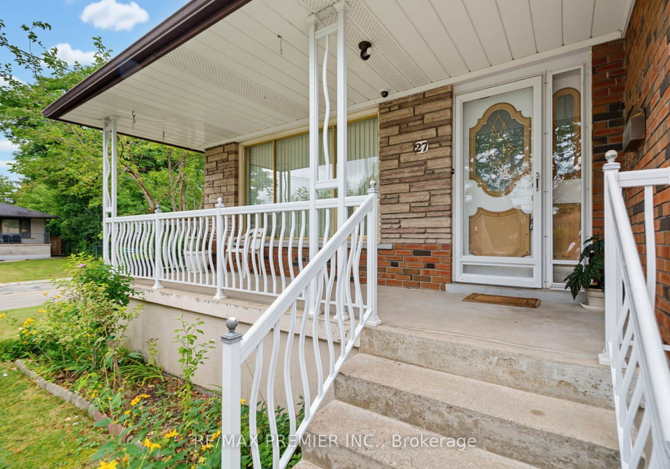 27-whitfield-avenue-toronto-york-ontario-w13709936