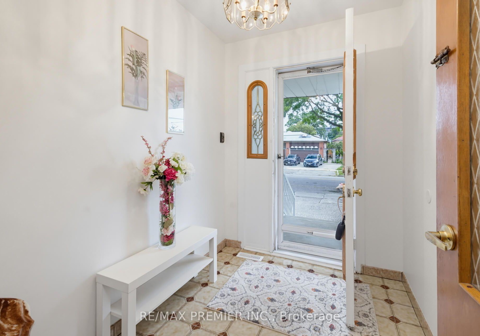 27-whitfield-avenue-toronto-york-ontario-w13709936