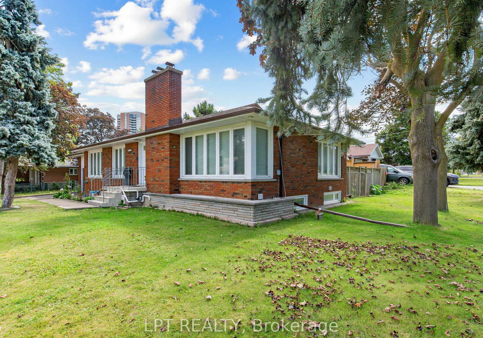 27-kingsview-boulevard-toronto-etobicoke-ontario-w13711134