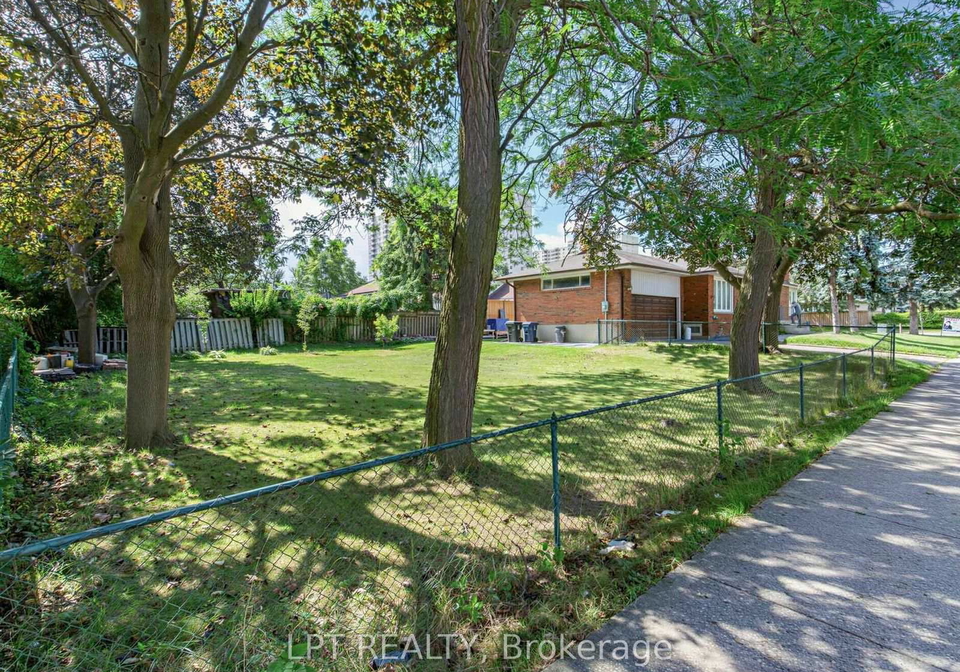 27-kingsview-boulevard-toronto-etobicoke-ontario-w13711134