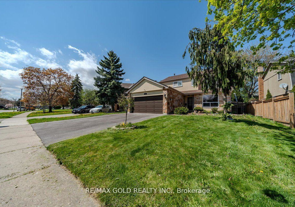 18-markham-street-brampton-ontario-w13711136