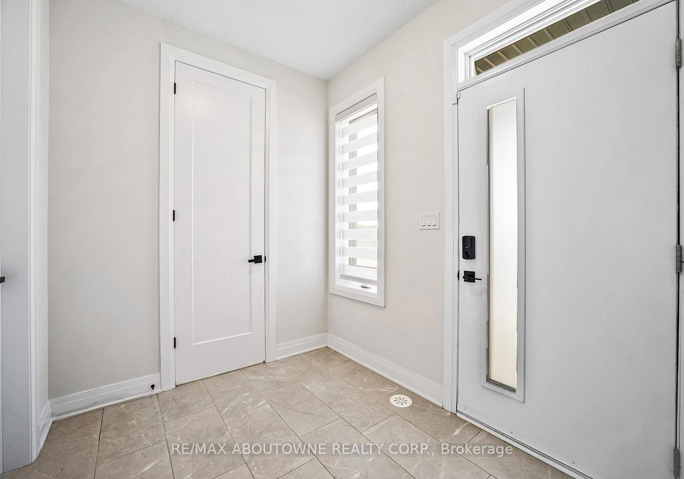102-settlers-road-e-oakville-ontario-w13711148