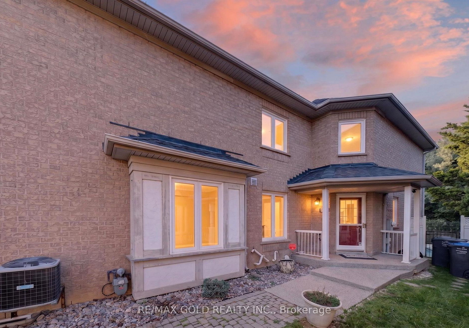 142-pressed-brick-drive-brampton-ontario-w13712056