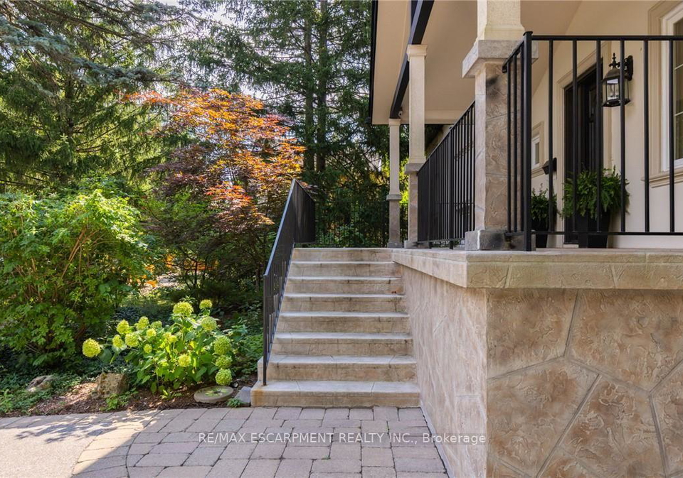 1063-greenoaks-drive-mississauga-ontario-w13712222