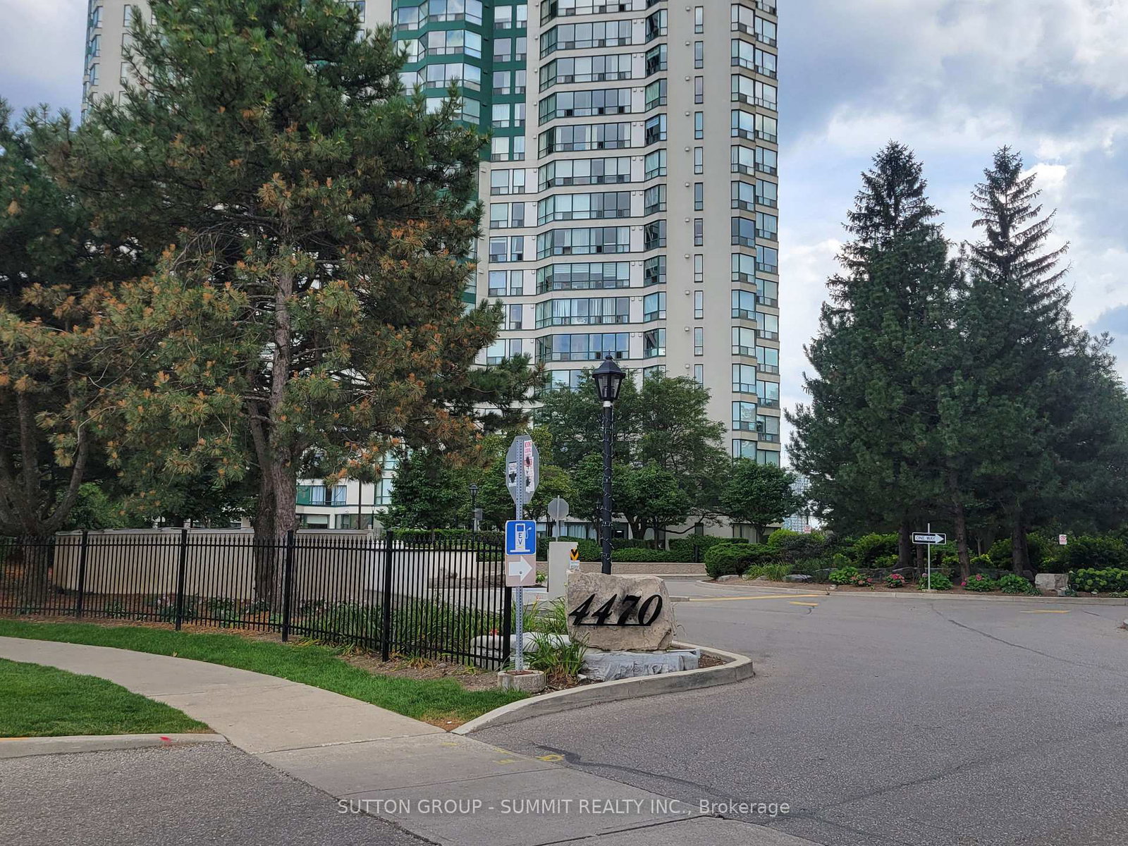 4470-tucana-court-mississauga-ontario-w13712396