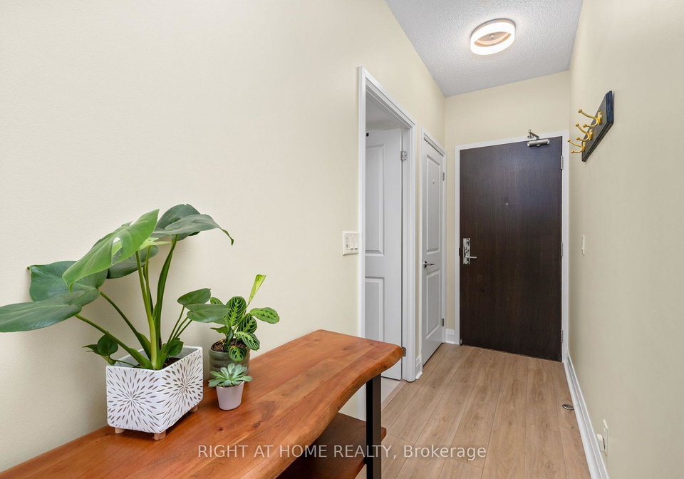 1185-the-queensway-toronto-etobicoke-ontario-w13712776