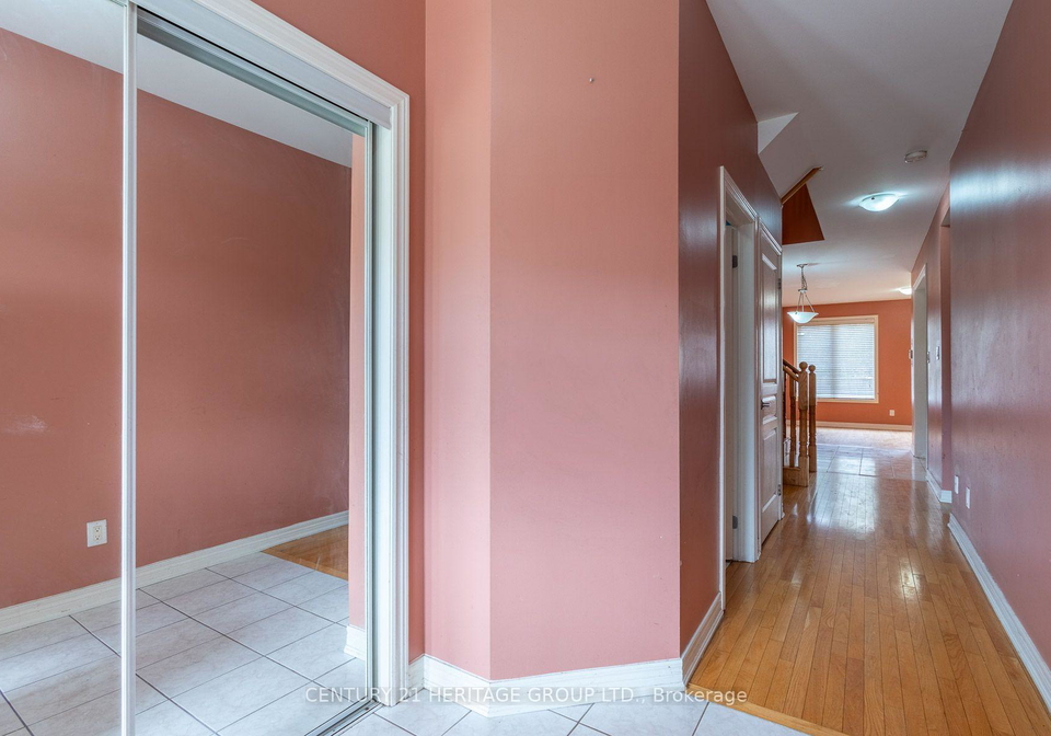 11-pendulum-circle-brampton-ontario-w13712788