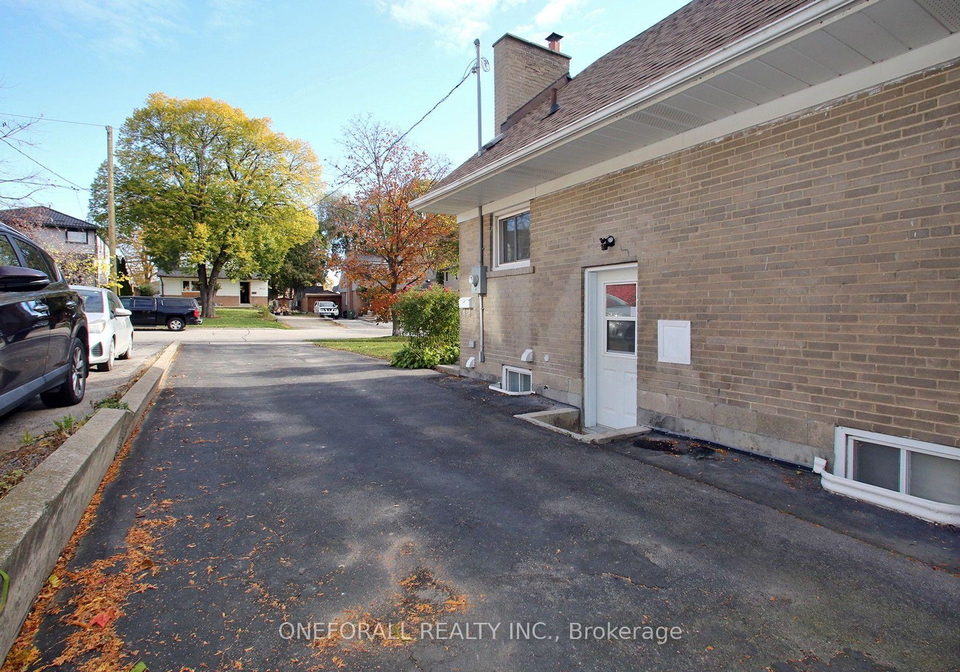 10-esmond-crescent-toronto-etobicoke-ontario-w13712878