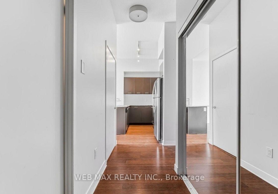 360-square-one-drive-mississauga-ontario-w13713216