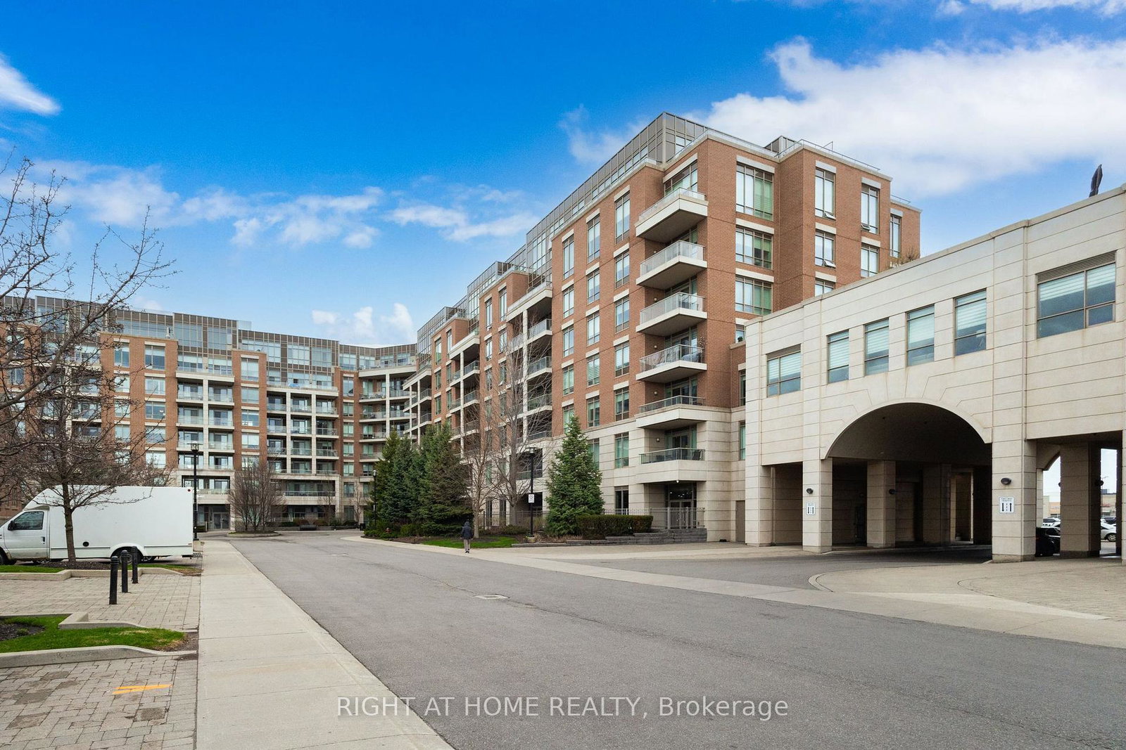 2480-prince-michael-drive-oakville-ontario-w13713272