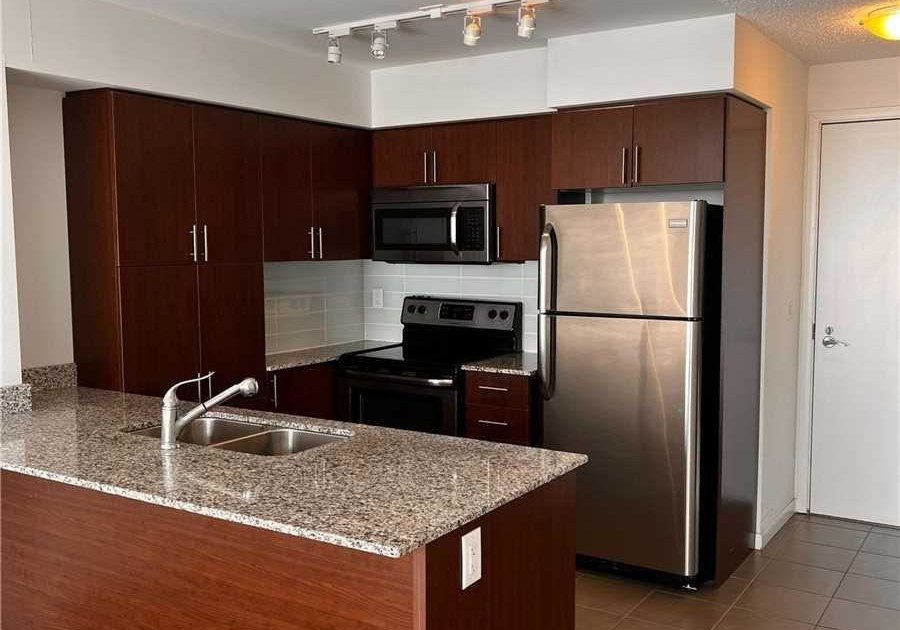 800-lawrence-avenue-w-toronto-north-york-ontario-w13713532