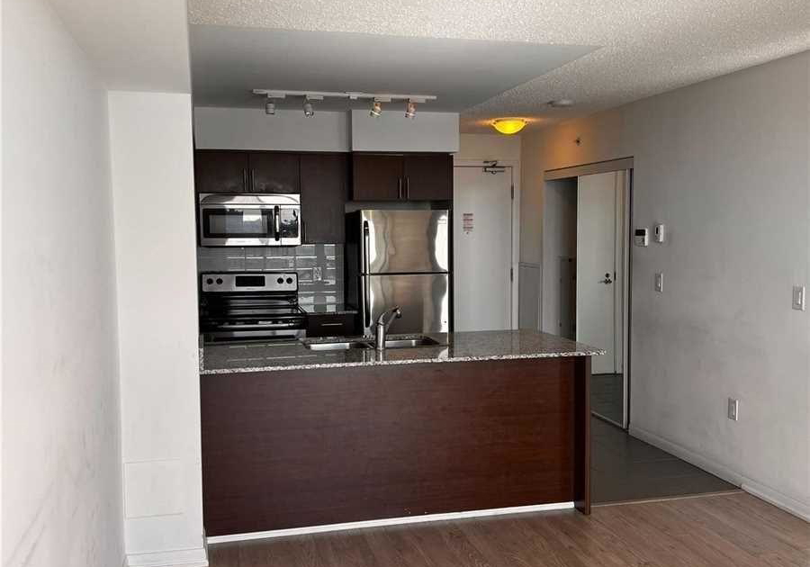 800-lawrence-avenue-w-toronto-north-york-ontario-w13713532