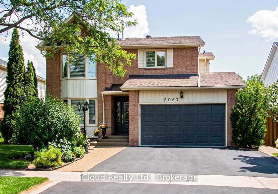 2067-hunters-wood-drive-burlington-ontario-w13713700