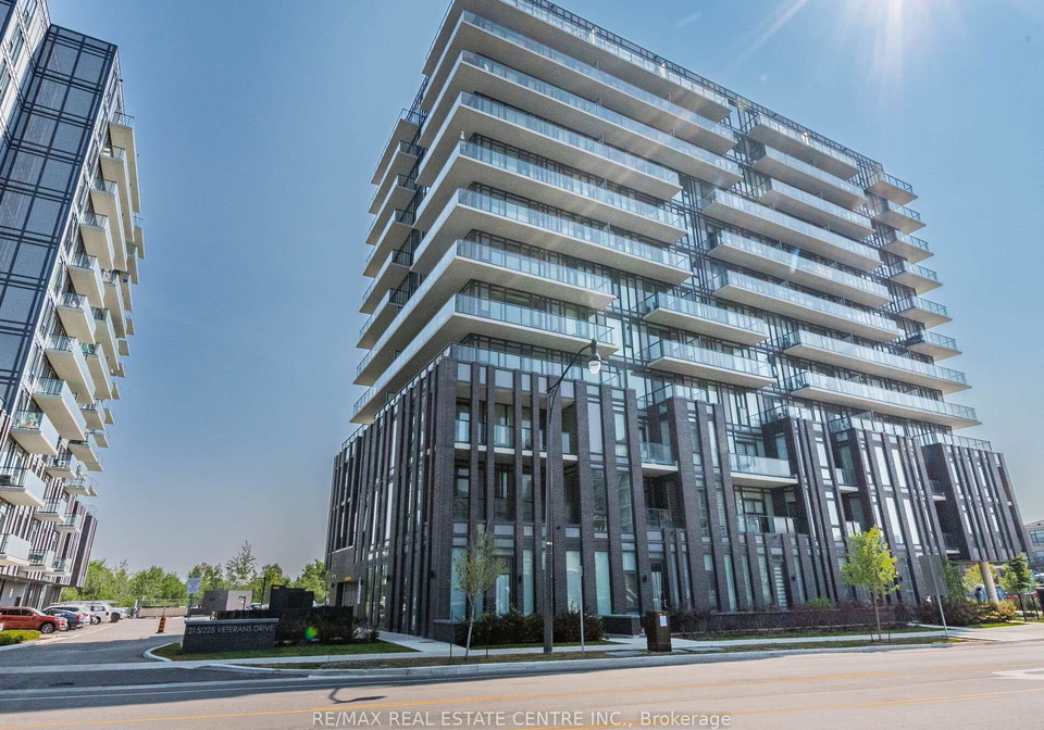 215-veterans-drive-brampton-ontario-w13713892