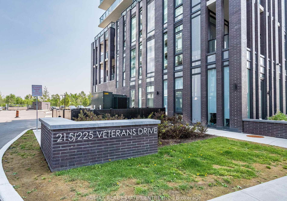 215-veterans-drive-brampton-ontario-w13713892
